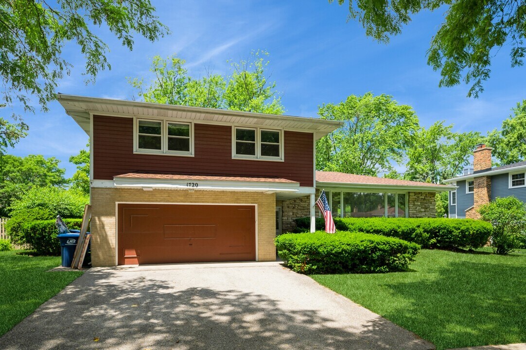 1720 Central Ave in Deerfield, IL - Building Photo