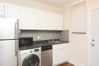 1056 W Lill Ave in Chicago, IL - Building Photo - Building Photo
