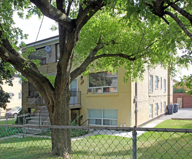 563-565 Birchmount Rd in Toronto, ON - Building Photo - Primary Photo