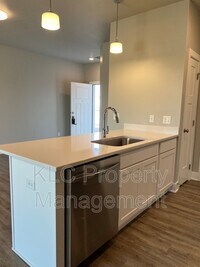 241 NW Greenway Pl photo'