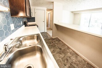 504 Philmont Dr-Unit -8 in Gaithersburg, MD - Building Photo - Building Photo