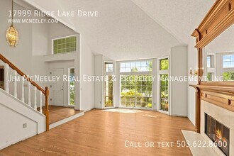 17999 Ridge Lake Dr in Lake Oswego, OR - Building Photo - Building Photo