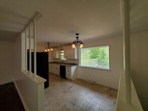 406 Missimer Ln in Vinton, VA - Building Photo - Building Photo