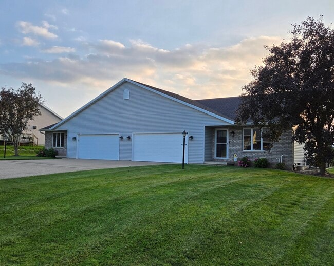 property at 1827 Hyacinth Ct