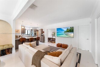 2485 SW 19th Ter in Miami, FL - Building Photo - Building Photo
