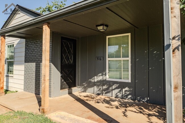 516 W Magnolia Ave in Iowa Park, TX - Building Photo - Building Photo