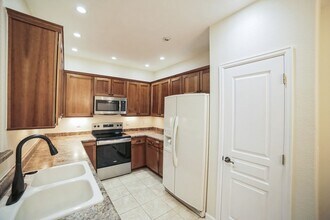 8035 Lee Dr in Arvada, CO - Foto de edificio - Building Photo