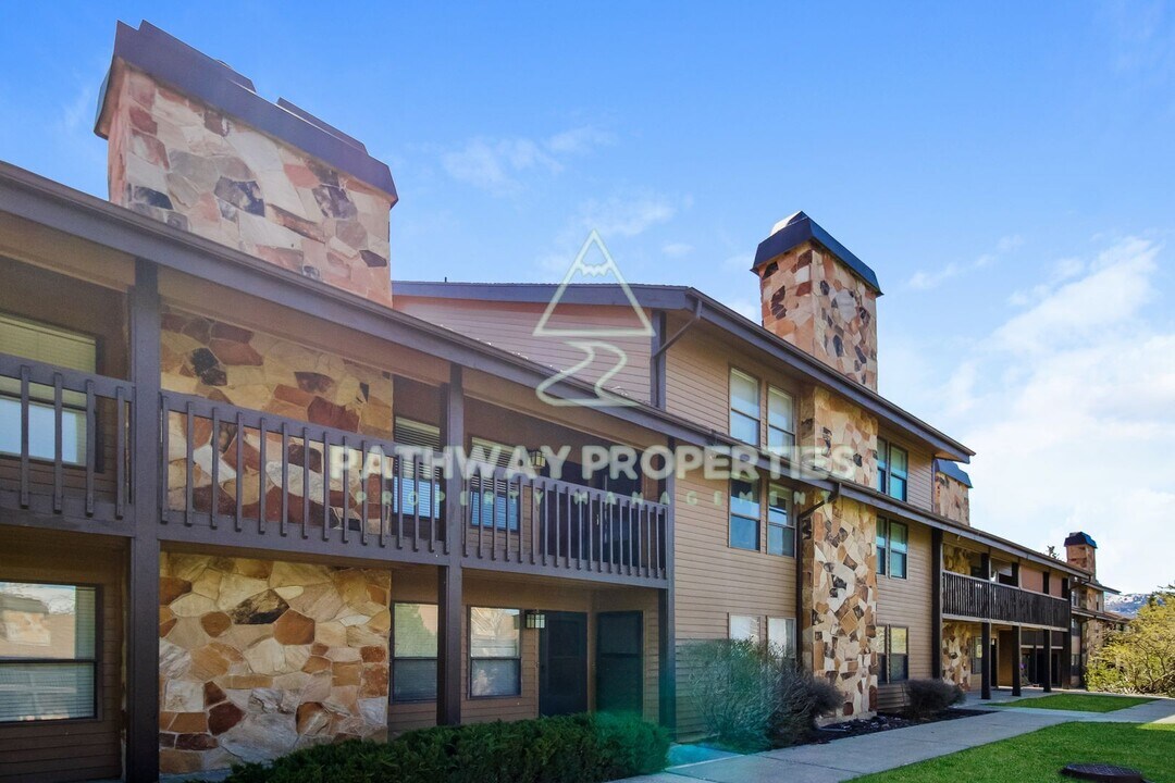 3615 N Wolf Ldg Dr in Eden, UT - Building Photo