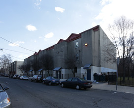 Elrae Gardens II in Philadelphia, PA - Building Photo - Building Photo