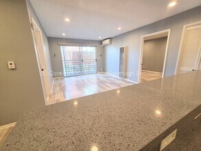 327 Chestnut Ave in Long Beach, CA - Building Photo - Building Photo