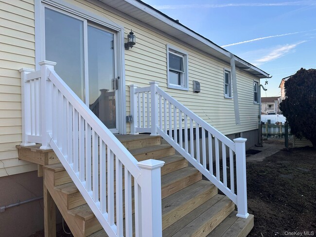 136 Cary Pl in Freeport, NY - Building Photo - Building Photo