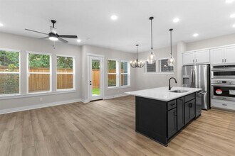 16030 Mason Run Dr in Houston, TX - Building Photo - Building Photo