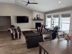 240 N 4239 E in Rigby, ID - Foto de edificio - Building Photo