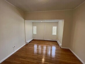 2021 Commonwealth Ave, Unit 01-2018 in Boston, MA - Building Photo - Building Photo