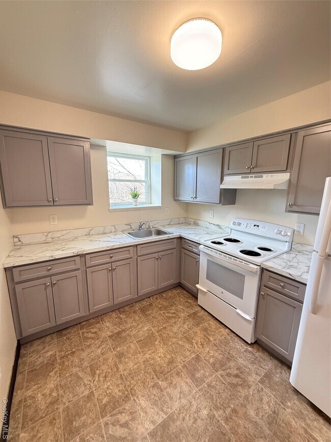 33 Oak St in Walden, NY - Building Photo - Building Photo