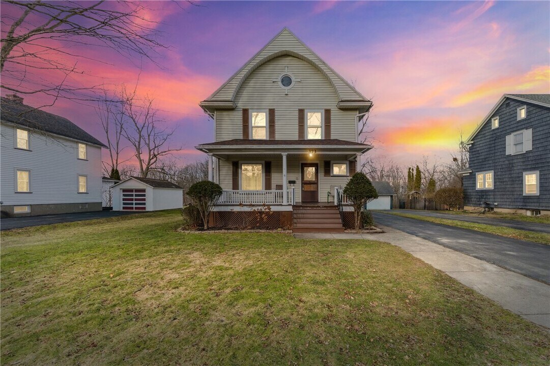 373 Genesee St in Avon, NY - Building Photo