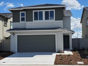 2057 Shady Tree Cir in Roseville, CA - Building Photo - Building Photo