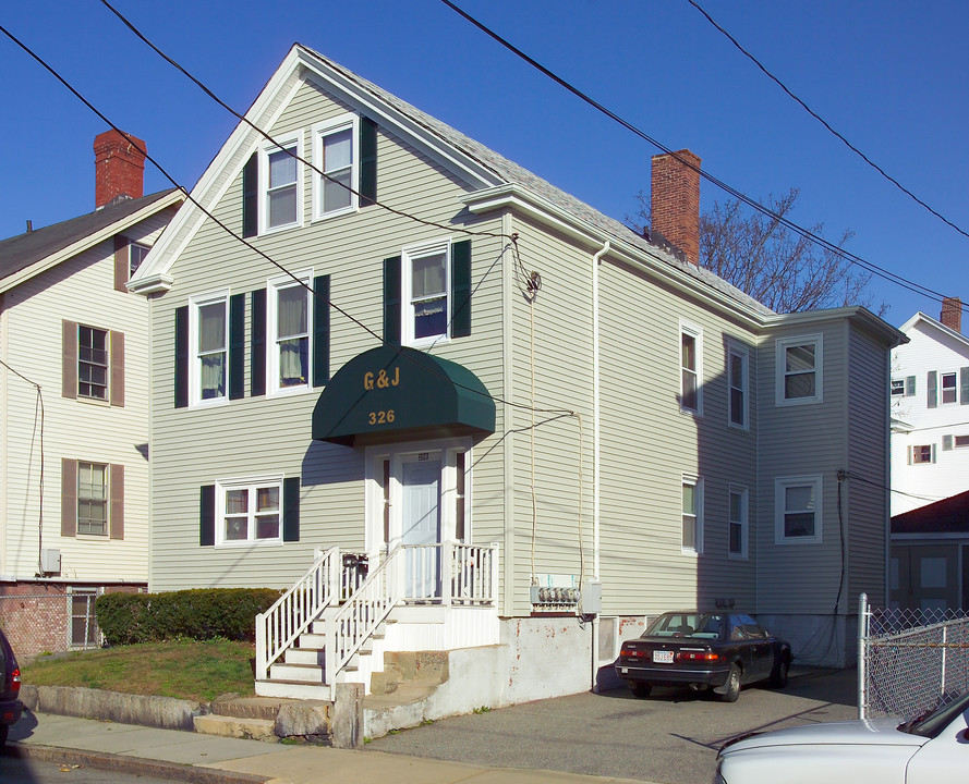 326 Bank St in Fall River, MA - Foto de edificio