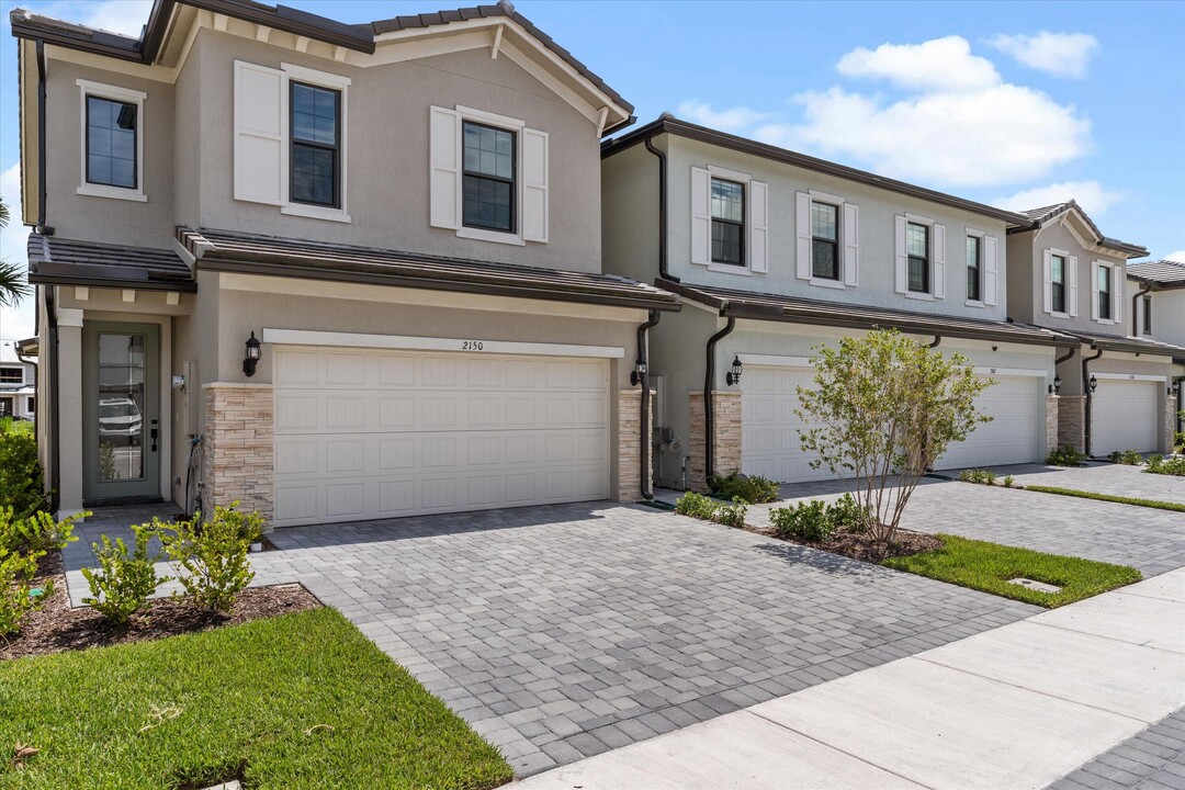 2150 Appleton Cir N in Oakland Park, FL - Building Photo