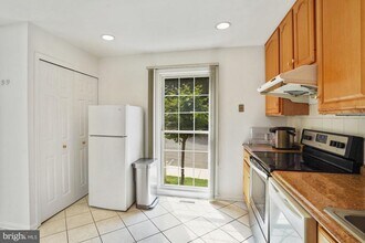6367 Buffie Ct in Burke, VA - Building Photo - Building Photo