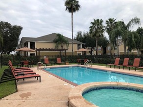 Cornerstone Apartments in Harlingen, TX - Foto de edificio - Building Photo