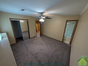 914 Fall Meadow Ln in Belton, MO - Foto de edificio - Building Photo