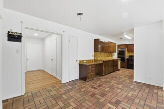 7138 Mobud Dr in Houston, TX - Foto de edificio - Building Photo