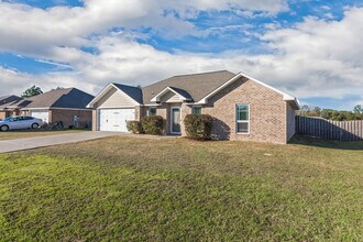 5248 Moore Loop in Crestview, FL - Building Photo - Building Photo