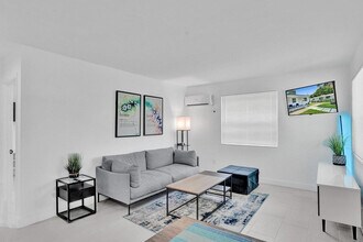 210 SE 4th St in Hallandale Beach, FL - Building Photo - Building Photo