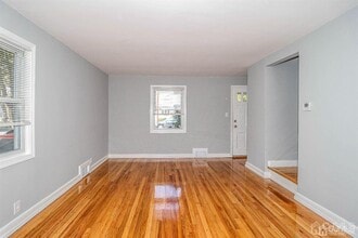 9 MacArthur Dr in Edison, NJ - Building Photo - Building Photo