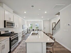 657 Mirkwood Ave in Apex, NC - Building Photo