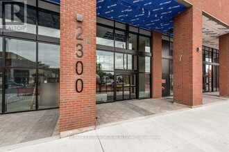 2300-2300 St Clair Ave W in Toronto, ON - Building Photo - Building Photo