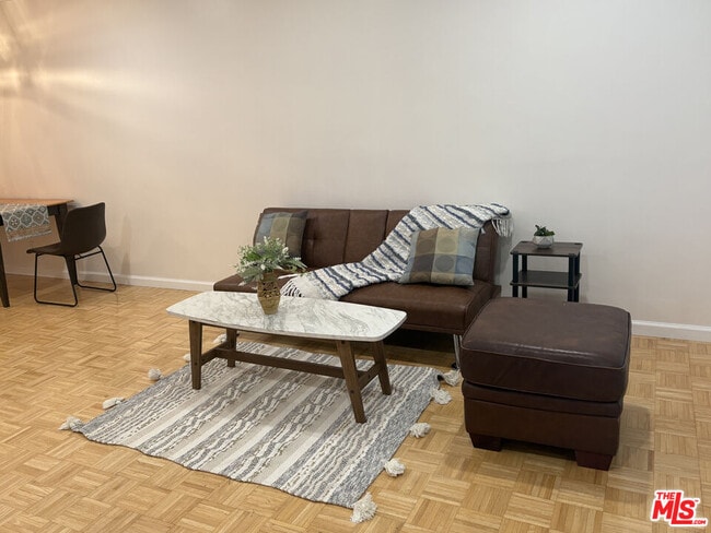 828 Lincoln Blvd in Santa Monica, CA - Building Photo - Building Photo