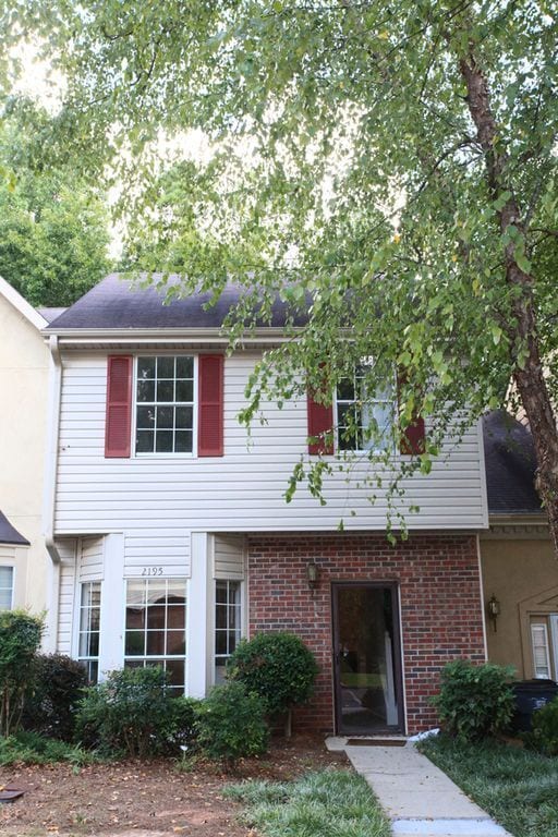 property at 2195 Fairways Ct