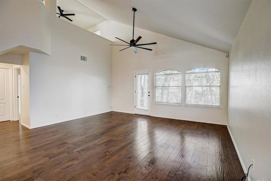 2016 Ravenscroft Dr, Unit 604-E in Austin, TX - Building Photo