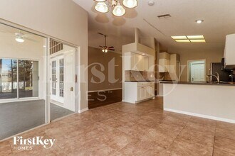 10725 Magrath Ln in New Port Richey, FL - Building Photo - Building Photo