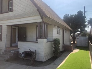 4719 S Gramercy Pl in Los Angeles, CA - Foto de edificio - Building Photo
