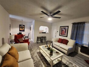 17090 NE 14th Ave, Unit 211 in North Miami Beach, FL - Building Photo - Building Photo