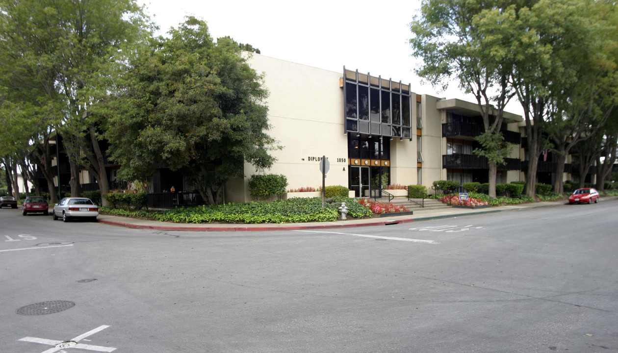 Solano Apartments in Mountain View, CA - Foto de edificio