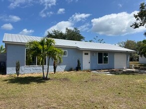 2142 SE East Dunbrooke Cir in Port St. Lucie, FL - Building Photo - Building Photo