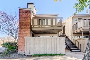 6001 Reims Rd in Houston, TX - Building Photo