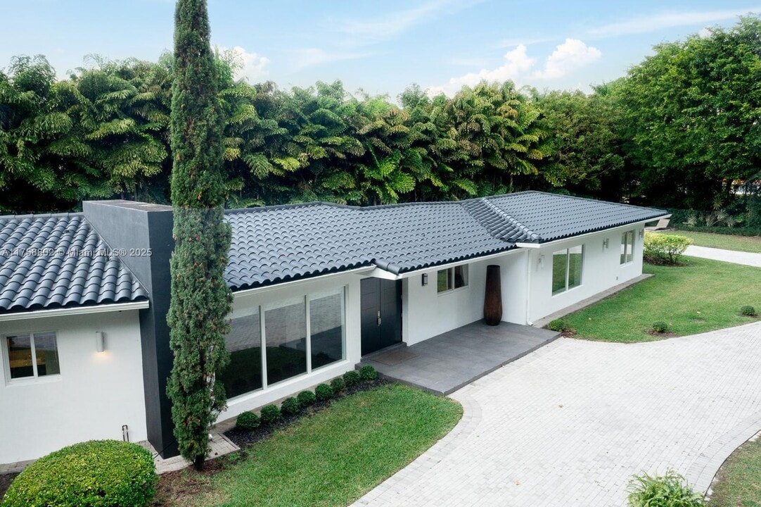 8650 Old Cutler Rd in Coral Gables, FL - Foto de edificio