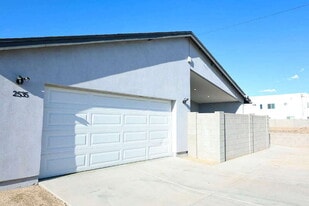 2535 E Broadway Rd in Phoenix, AZ - Building Photo