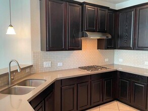 400 Hummingbird Ln in Austin, TX - Building Photo - Building Photo