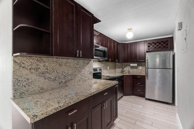 124 NE 19th Ct in Wilton Manors, FL - Building Photo - Building Photo