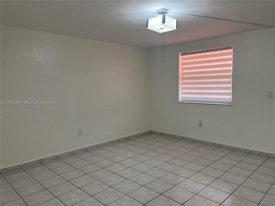 4655 Palm Ave in Hialeah, FL - Building Photo