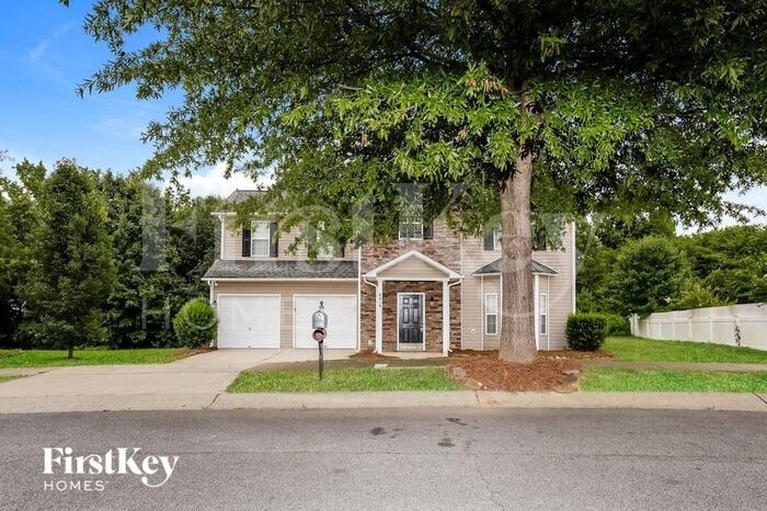 8319 Knapp Ct in Locust, NC - Building Photo