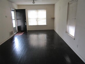 1212 Ewing Dr in Garland, TX - Building Photo - Building Photo