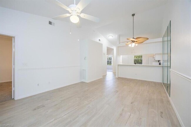326 Bradstrom Cir, Unit F-202 in Naples, FL - Building Photo - Building Photo