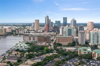 1427 Harbour Walk Dr in Tampa, FL - Building Photo - Building Photo